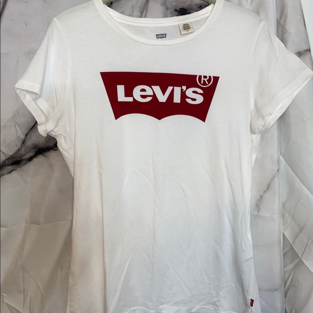 NWOT Levi's tee